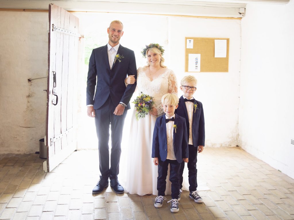 Fotograf Ann er jeres fotograf i 8700 Horsens. Hun tager smukke, moderne og anderledes billeder der laver rammen for jeres minder, i har resten af livet.