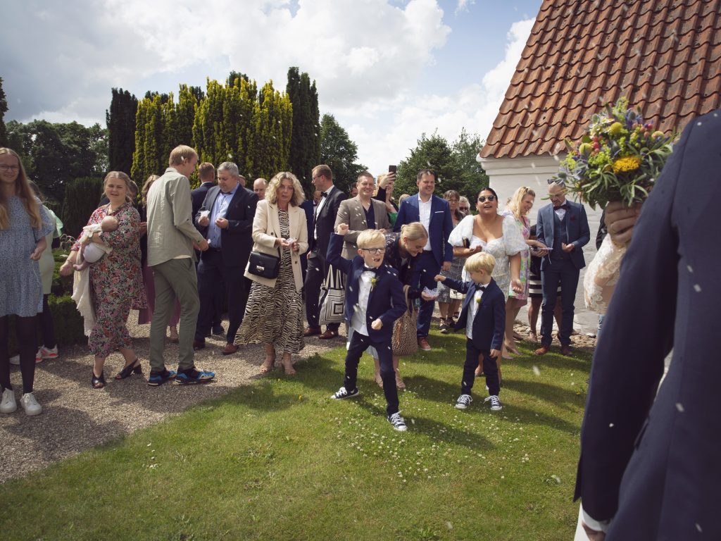Fotograf Ann er jeres fotograf i 8700 Horsens. Hun tager smukke, moderne og anderledes billeder der laver rammen for jeres minder, i har resten af livet.