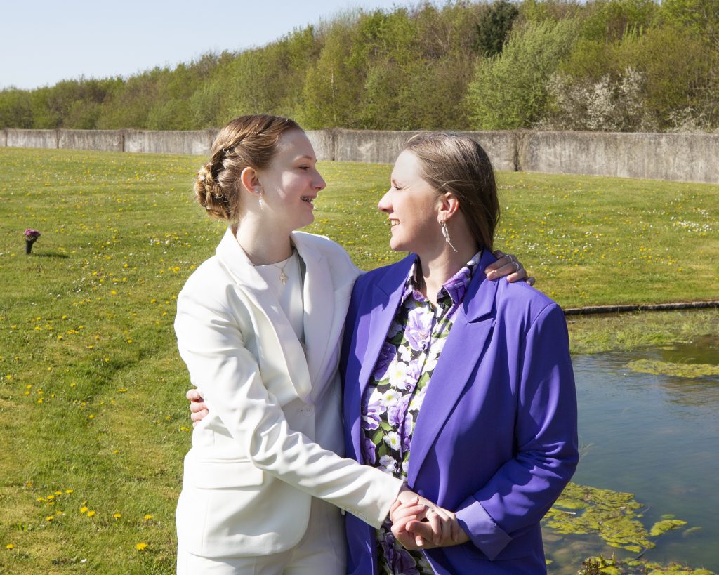 Fotograf Ann er jeres fotograf i 8700 Horsens. Hun tager smukke, moderne og anderledes billeder der laver rammen for jeres minder, i har resten af livet.